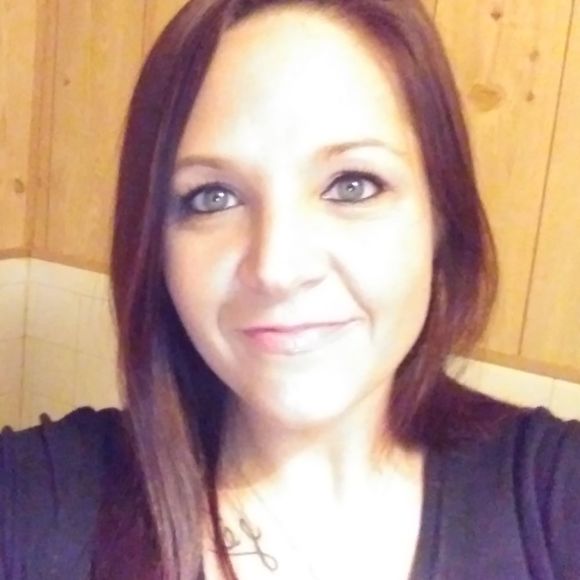 Meet your Posher, Hollie - Picture 1 of 1